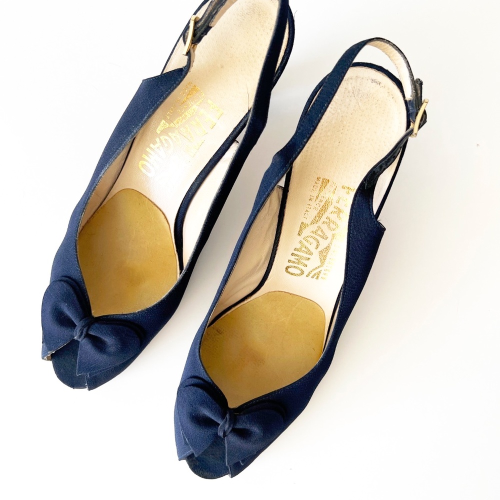 size 9.5 vintage ferragamo peep toe bow sling back heels navy blue